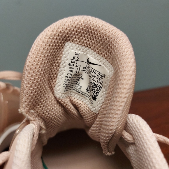 (SOLD) Nike Renew Runners - Picture 8 of 8